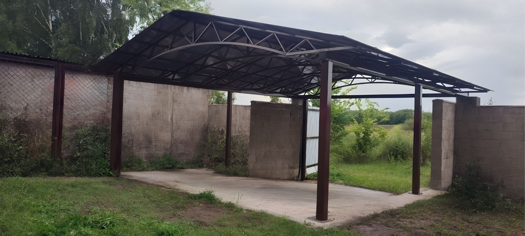Односкатный навес из сотового поликарбоната